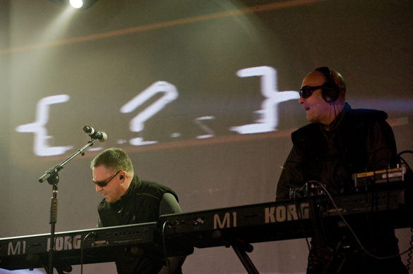Front 242